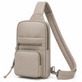 Bolso bandolera gris con múltiples compartimentos y cremallera