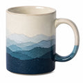 Taza de cerámica con diseño de montañas azules y beige