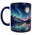 Taza de cerámica con diseño de auroras boreales y paisaje nocturno